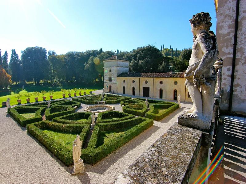 Villa Giona image