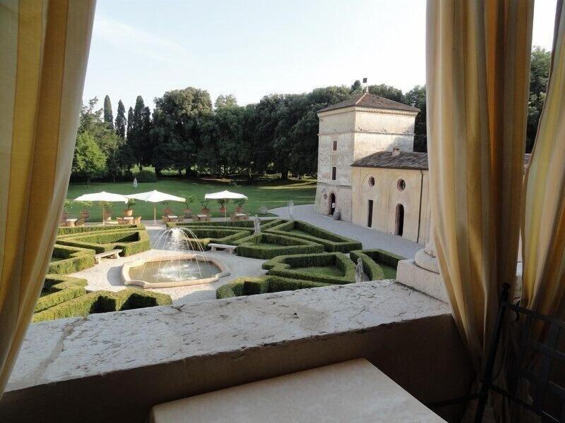 Villa Giona image