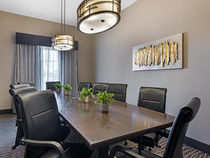 BEST WESTERN Plus Overland Inn