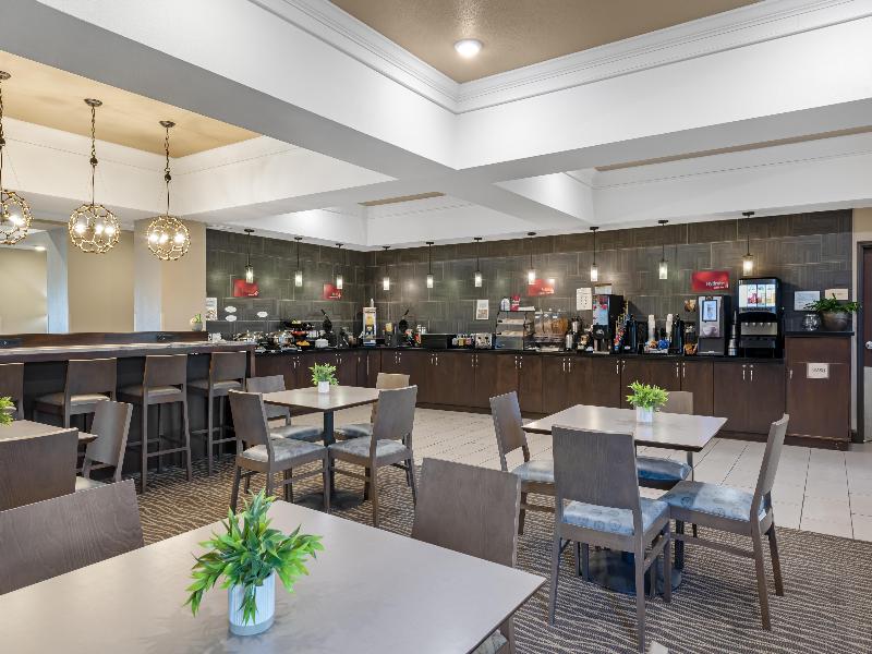 BEST WESTERN Plus Overland Inn