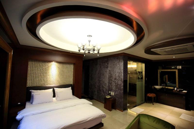 Tongyeong Gallery Tourist Hotel