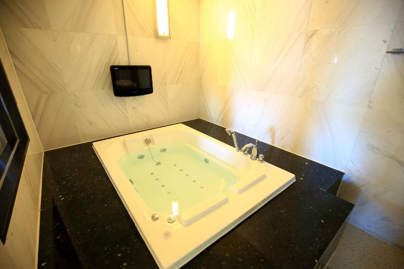 Tongyeong Gallery Tourist Hotel image