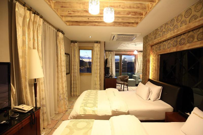 Tongyeong Gallery Tourist Hotel image