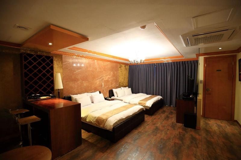 Tongyeong Gallery Tourist Hotel image
