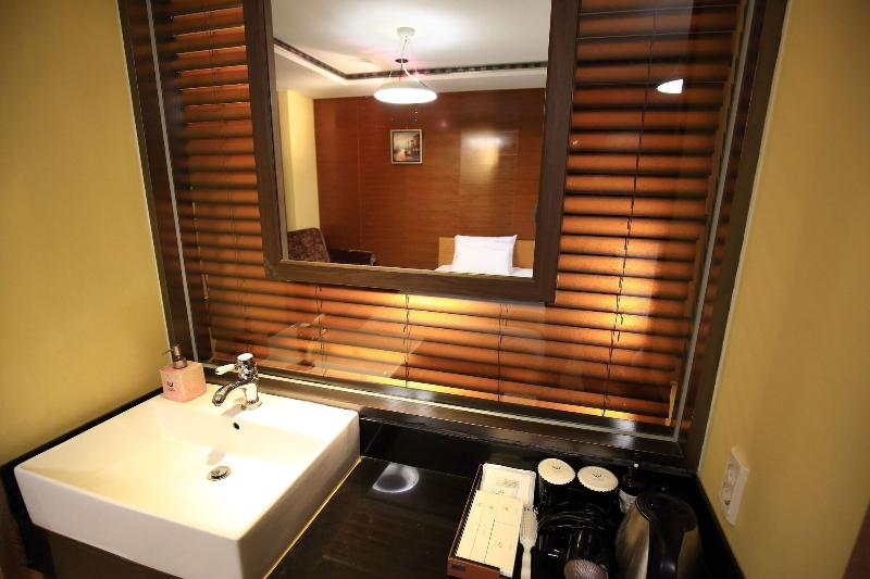 Tongyeong Gallery Tourist Hotel image