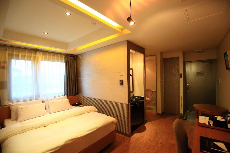 Tongyeong Gallery Tourist Hotel image