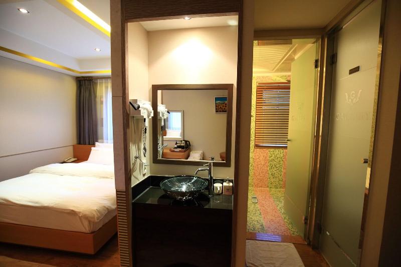 Tongyeong Gallery Tourist Hotel image