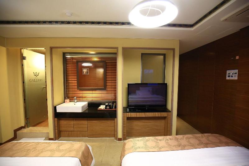 Tongyeong Gallery Tourist Hotel image