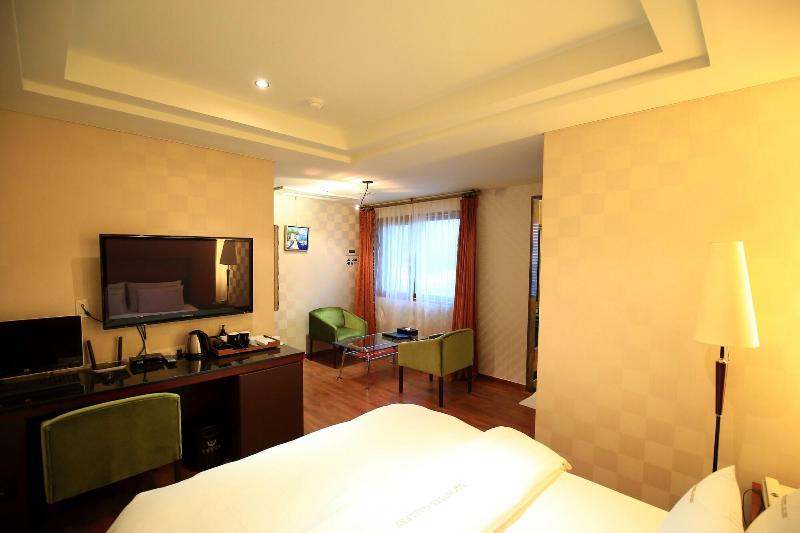 Tongyeong Gallery Tourist Hotel image