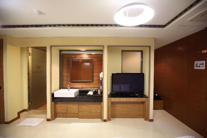 Tongyeong Gallery Tourist Hotel image