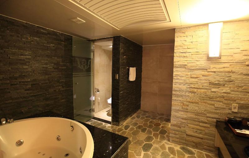 Tongyeong Gallery Tourist Hotel image