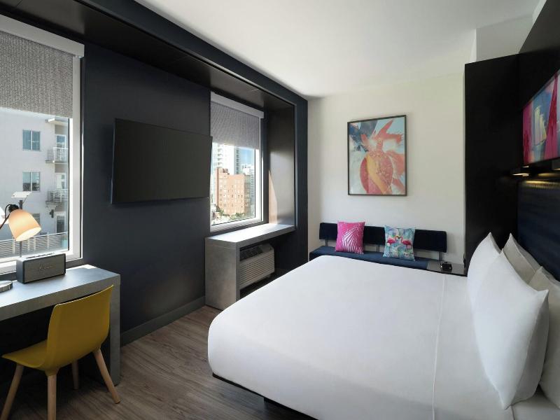 Aloft Sarasota image