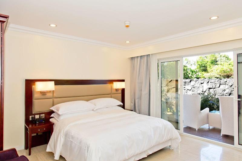 Sheraton Samoa Aggie Grey'S Hotel & Bungalows image