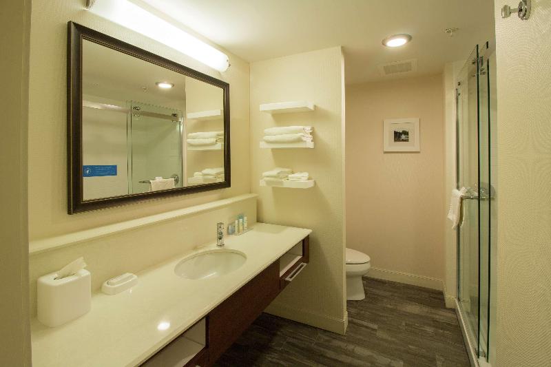 Hampton Inn & Suites Cazenovia image