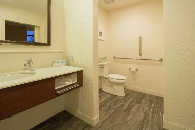 Hampton Inn & Suites Cazenovia image