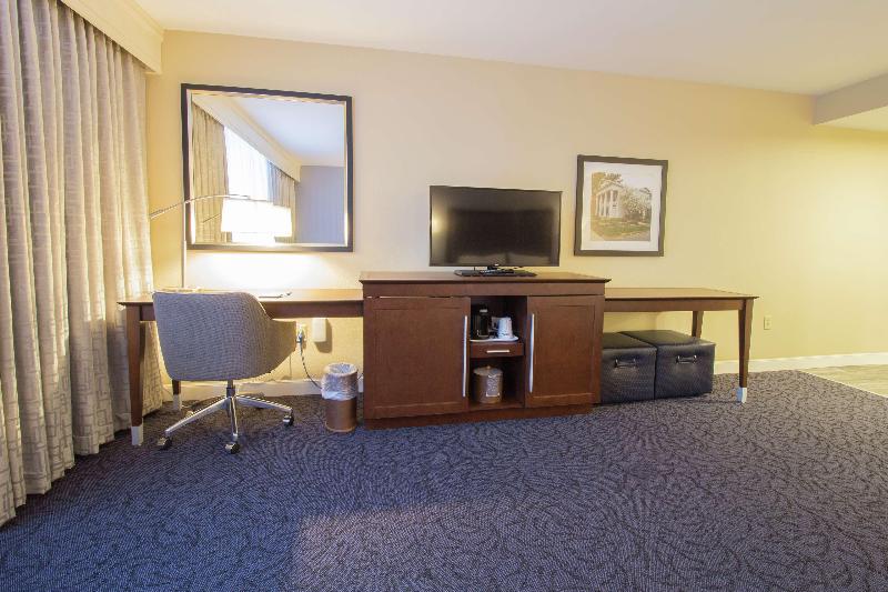 Hampton Inn & Suites Cazenovia image