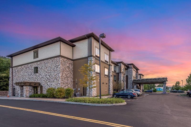 Best Western Plus The Hammondsport Hotel image
