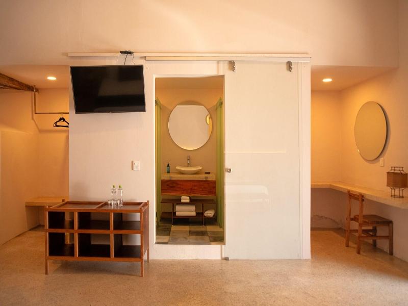 Sereno Art Hotel image