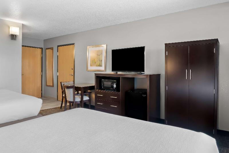 Best Western Plus Flint Airport Inn & Suites image