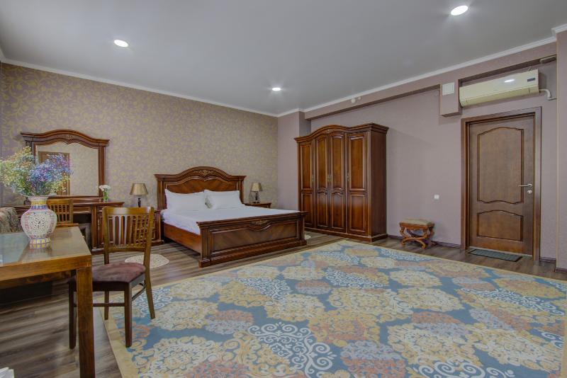 Shah Palace image