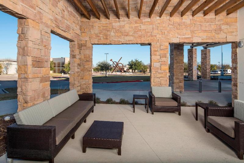 Courtyard Dallas Midlothian Conference Center image