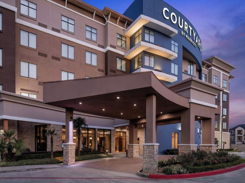 Courtyard Houston Kingwood image
