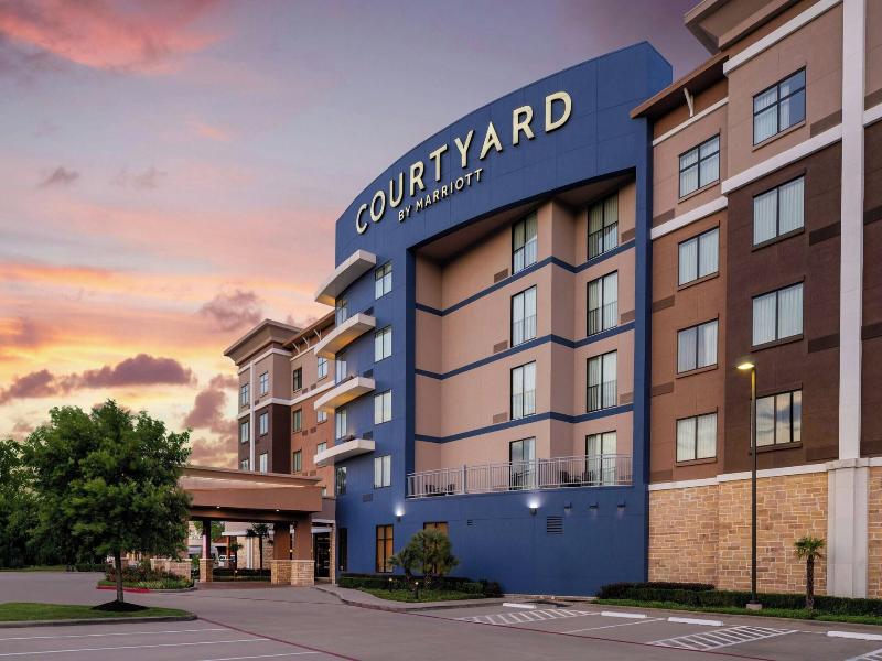 Courtyard Houston Kingwood image