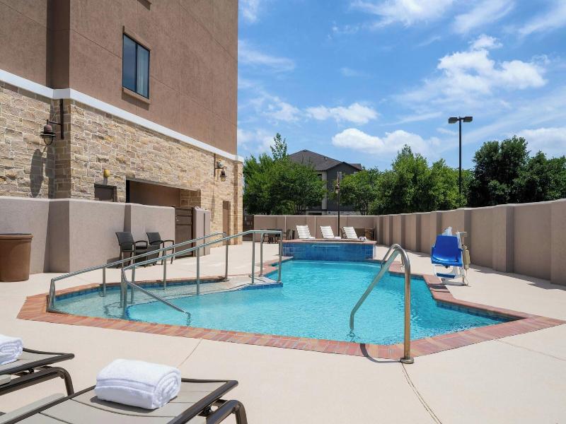 Courtyard Houston Kingwood image