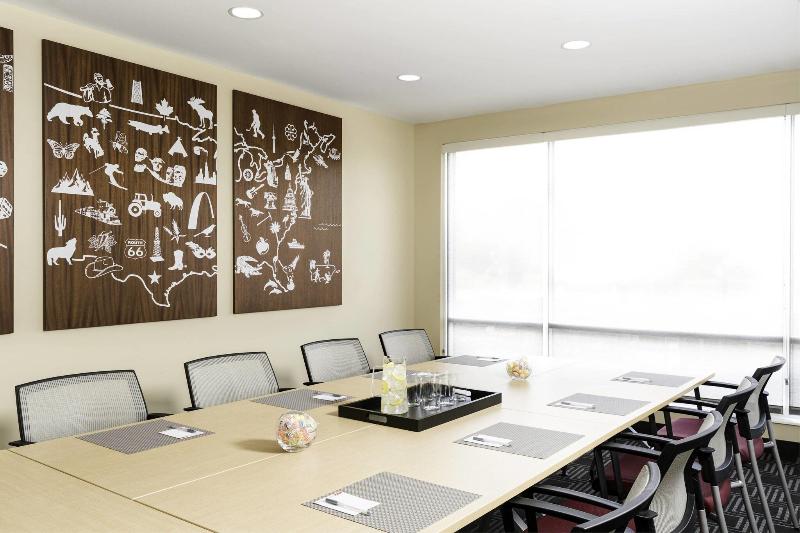 TownePlace Suites Pittsburgh Harmarville image