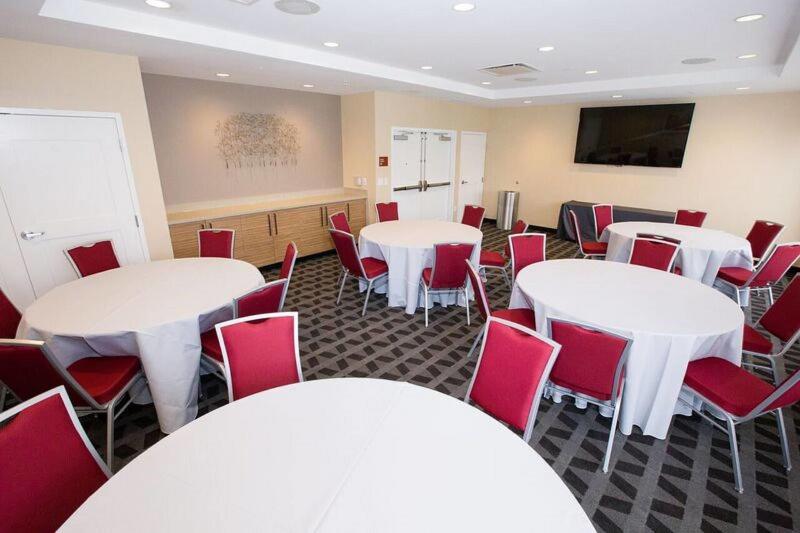 TownePlace Suites Pittsburgh Harmarville image