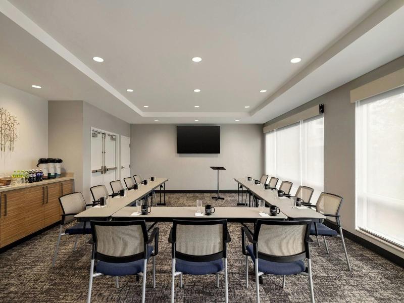 TownePlace Suites Pittsburgh Harmarville image