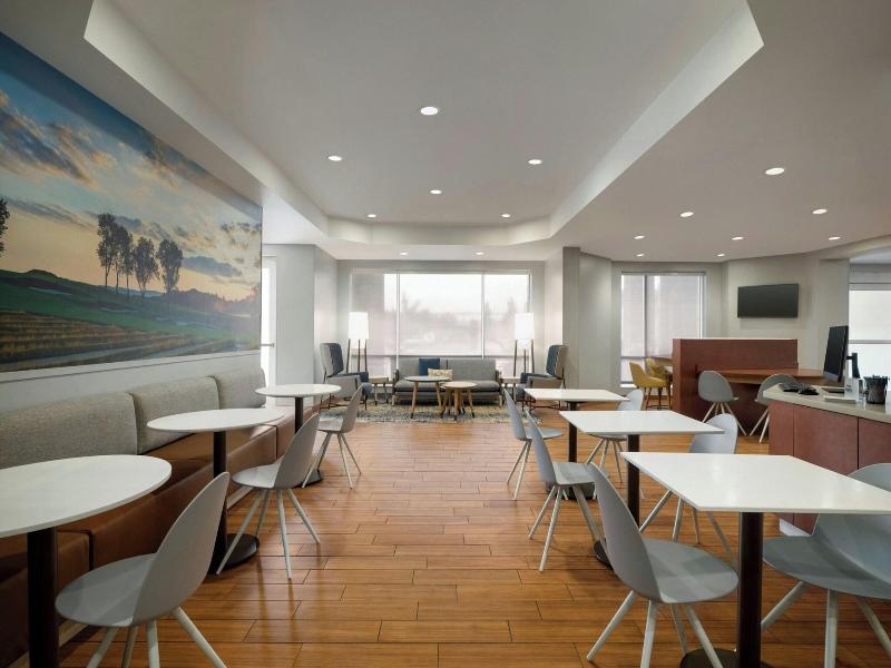 TownePlace Suites Pittsburgh Harmarville image