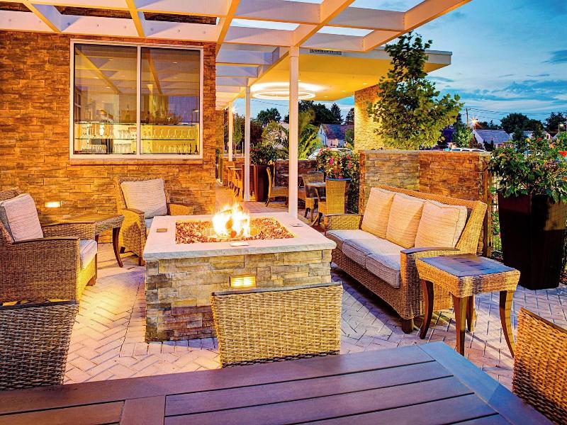 SpringHill Suites Carle Place Garden City image