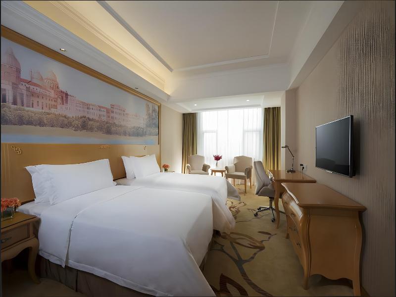 ViennaHotel Shenzhen Exibition Center image