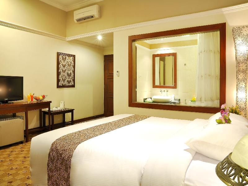 Grand Tryas Hotel image