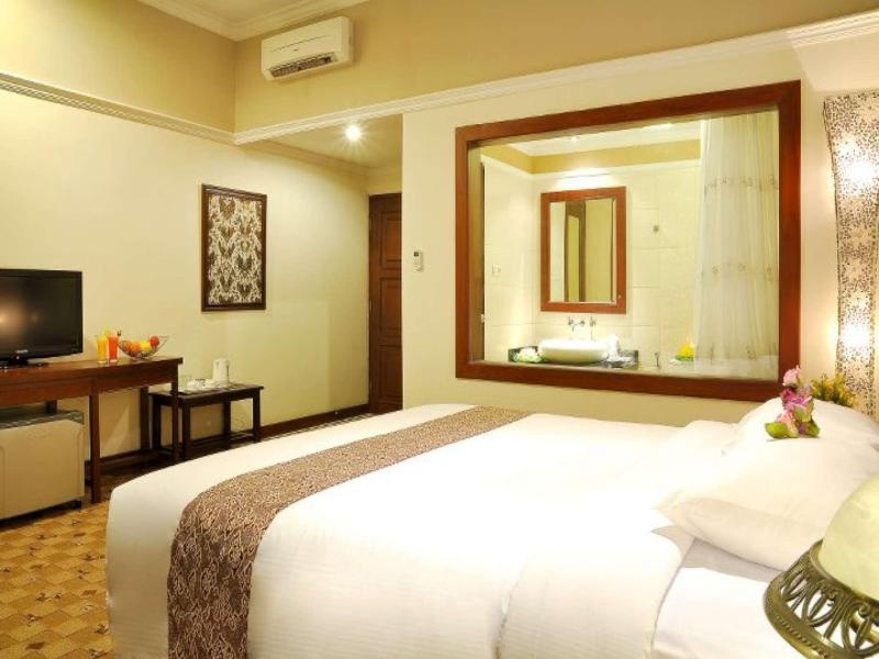 Grand Tryas Hotel image