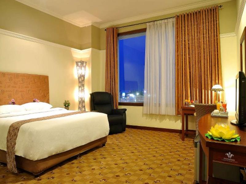 Grand Tryas Hotel image
