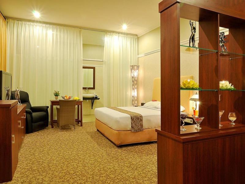 Grand Tryas Hotel image