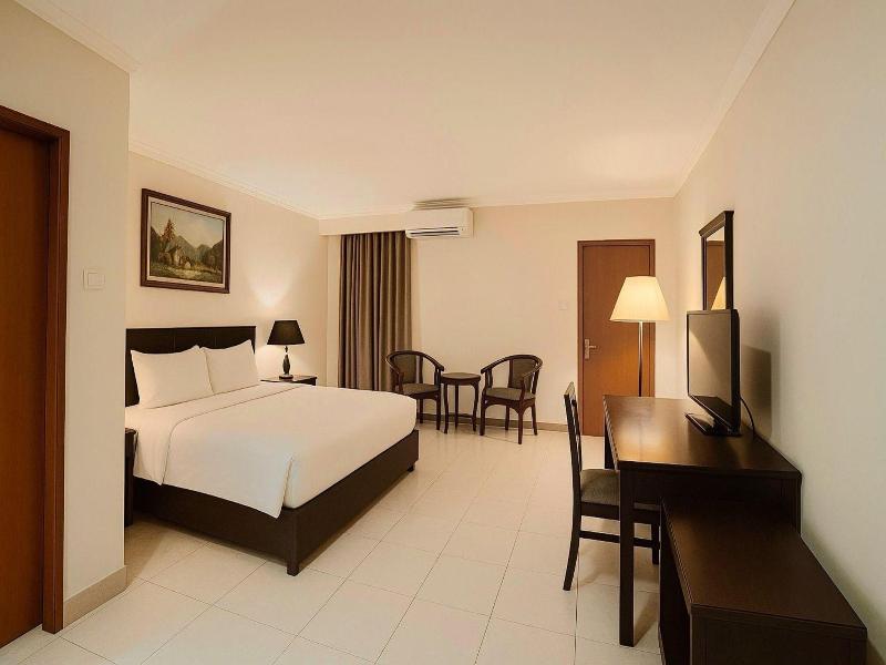 Plaza Hotel Tegal image