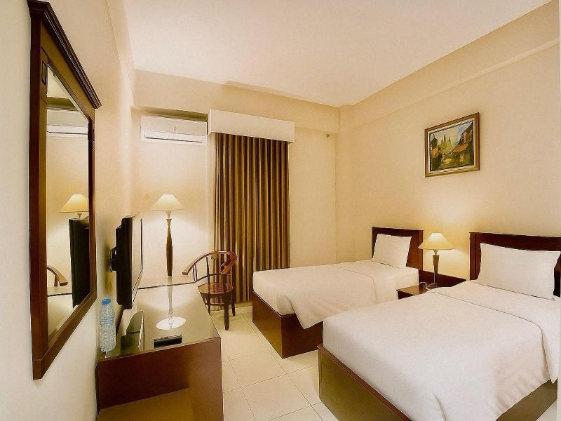 Plaza Hotel Tegal image
