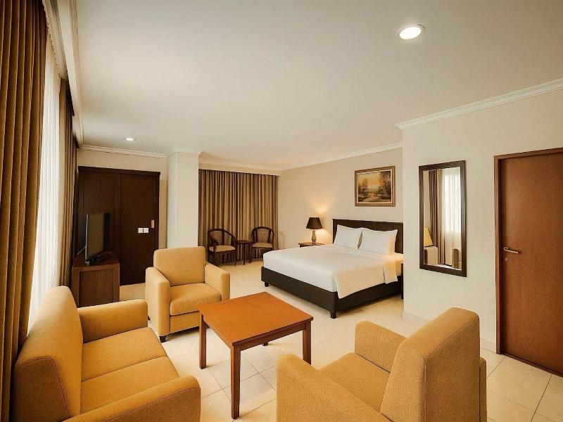 Plaza Hotel Tegal image