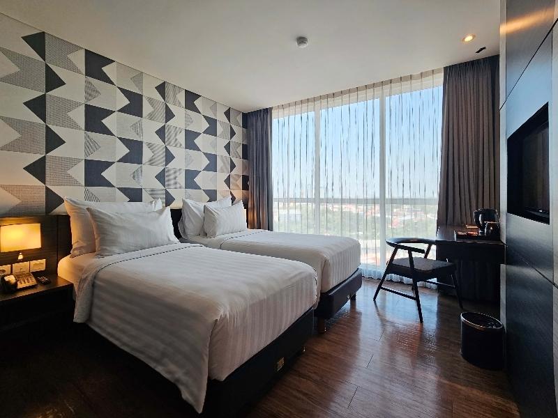 Luminor Hotel Jemursari image