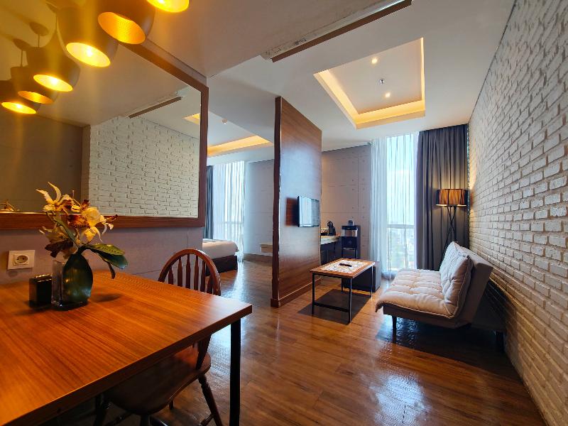 Luminor Hotel Jemursari image