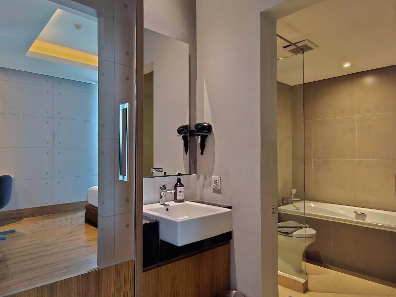 Luminor Hotel Jemursari image