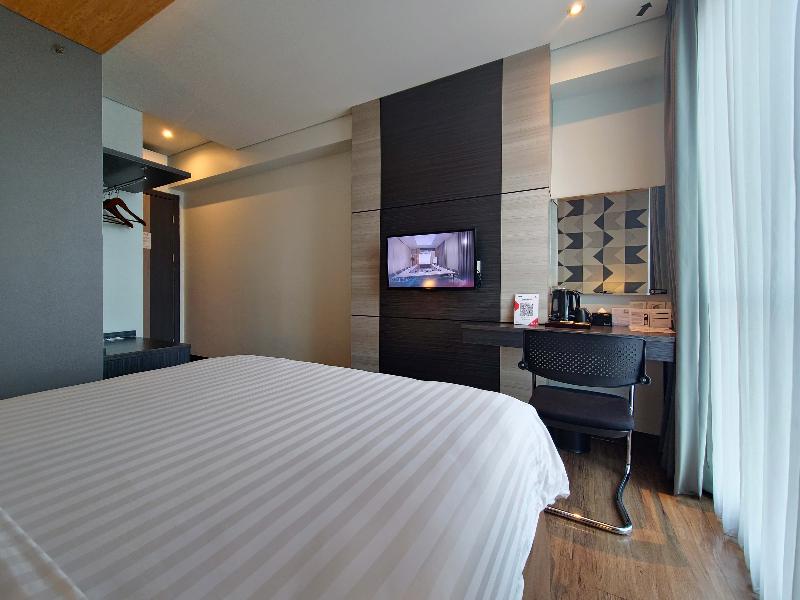 Luminor Hotel Jemursari image