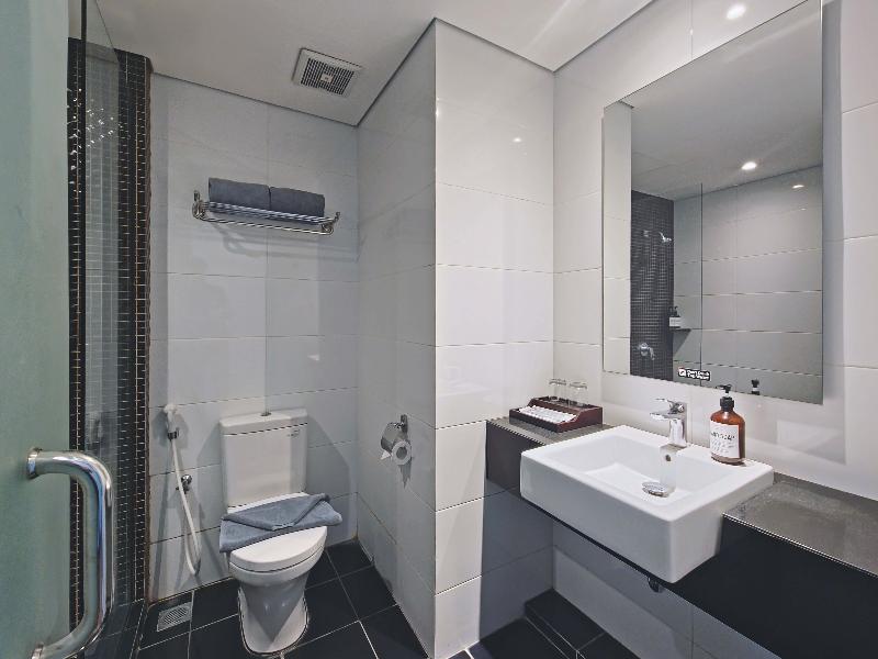 Luminor Hotel Jemursari image