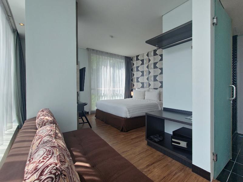Luminor Hotel Jemursari image