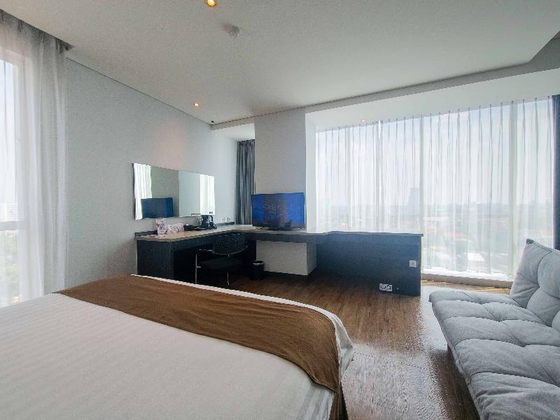 Luminor Hotel Jemursari image