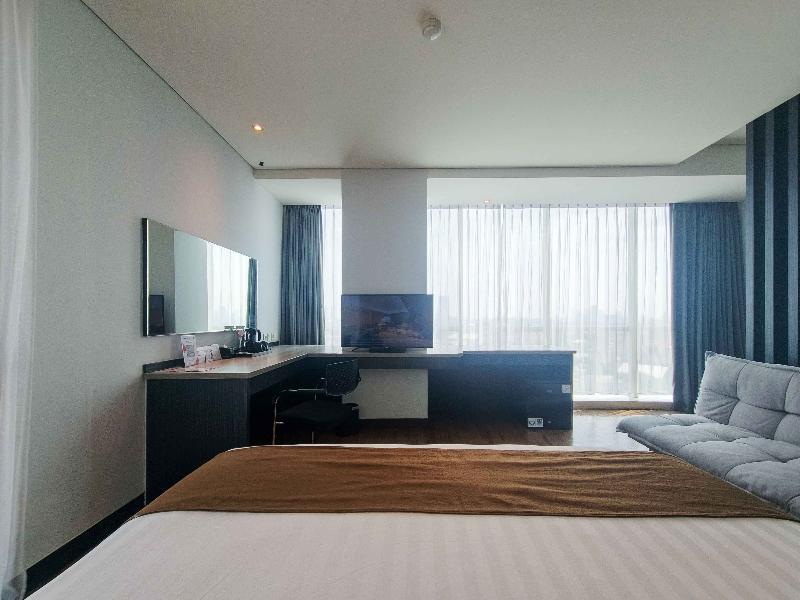 Luminor Hotel Jemursari image