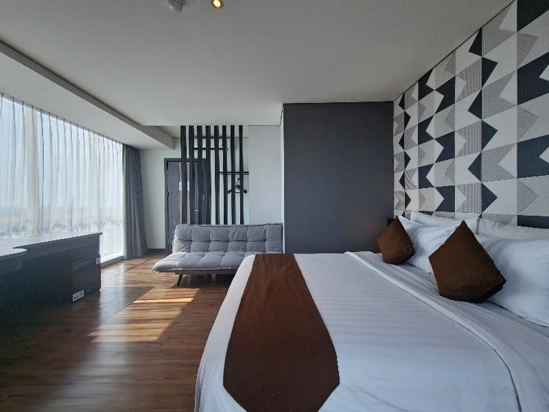Luminor Hotel Jemursari image